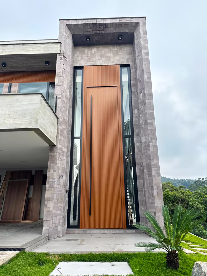 Portas Pivotantes em alumínio — TK Esquadrias