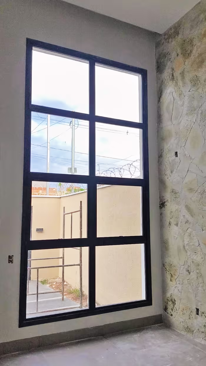 Portas de Vidro com Persiana Automatizada em alumínio — TK Esquadrias